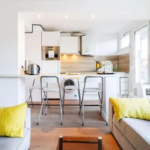 1 Bedroom/clim/wifi, St Michel Station Toulouse